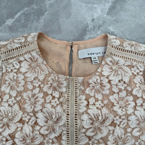 Women’s Adelyn Rae Floral Lace Short Sleeve Top Lined Size XS - Picture 3 of 16